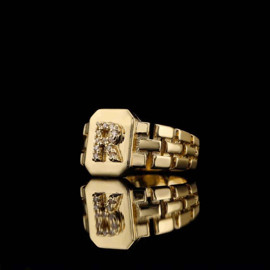 Anel Ajustável em Ouro 18k com Letra Cravejada