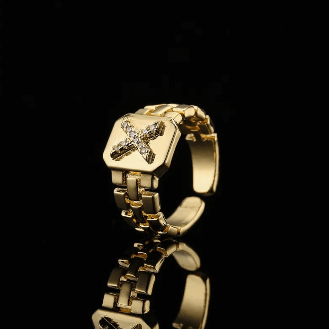 Anel Ajustável em Ouro 18k com Letra Cravejada