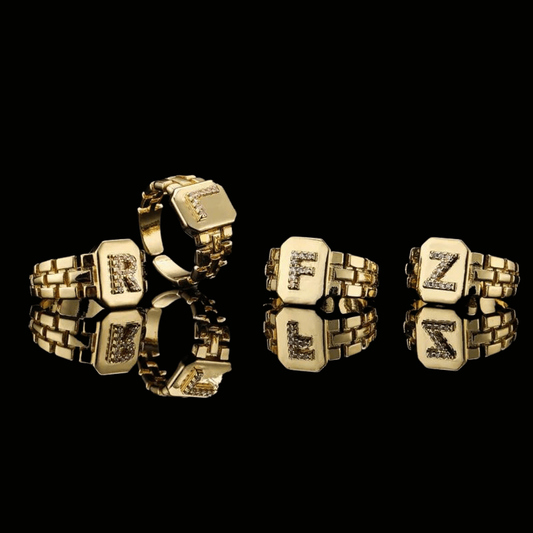 Anel Ajustável em Ouro 18k com Letra Cravejada