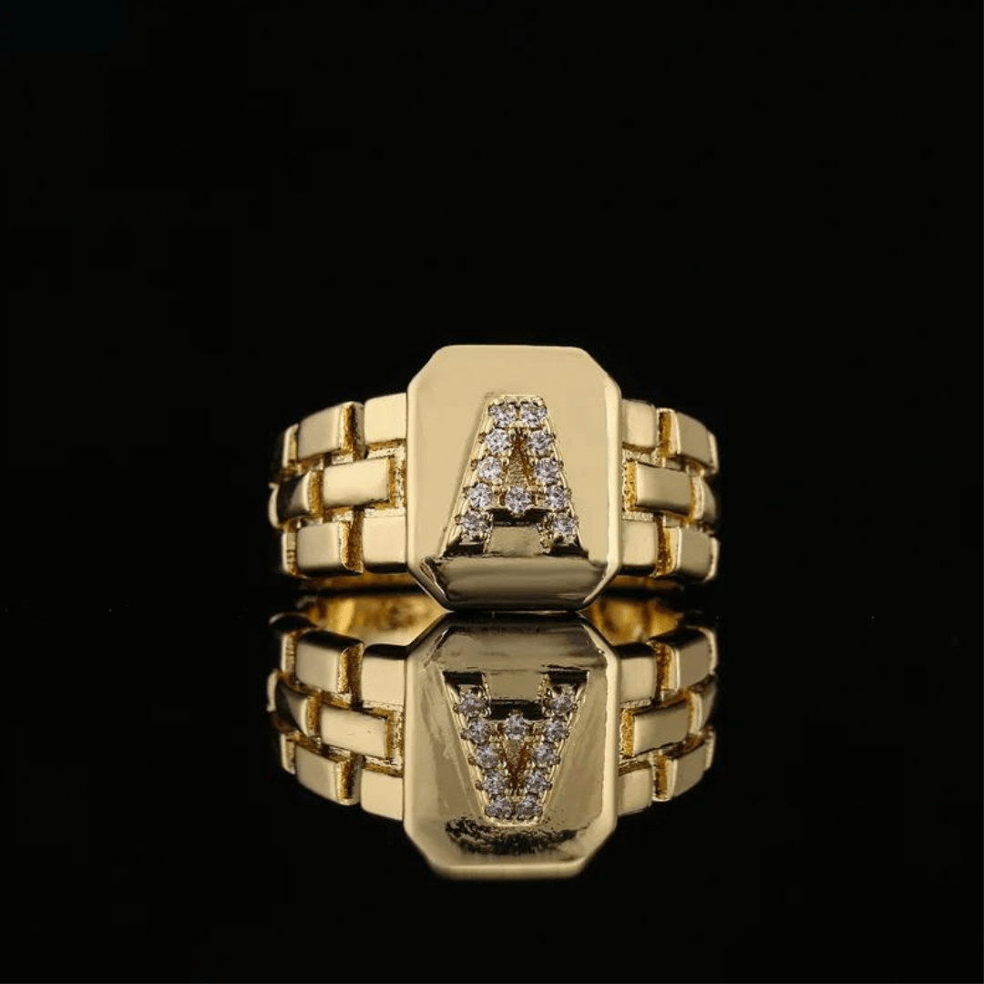Anel Ajustável em Ouro 18k com Letra Cravejada