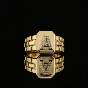 Anel Ajustável em Ouro 18k com Letra Cravejada